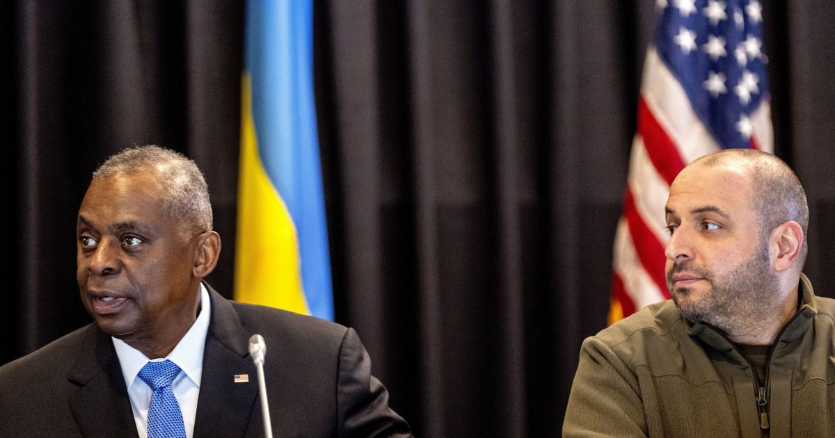 Глава Пантагона Ллойд Остин и министр обороны Украины Рустем Умеров 19 марта 2024