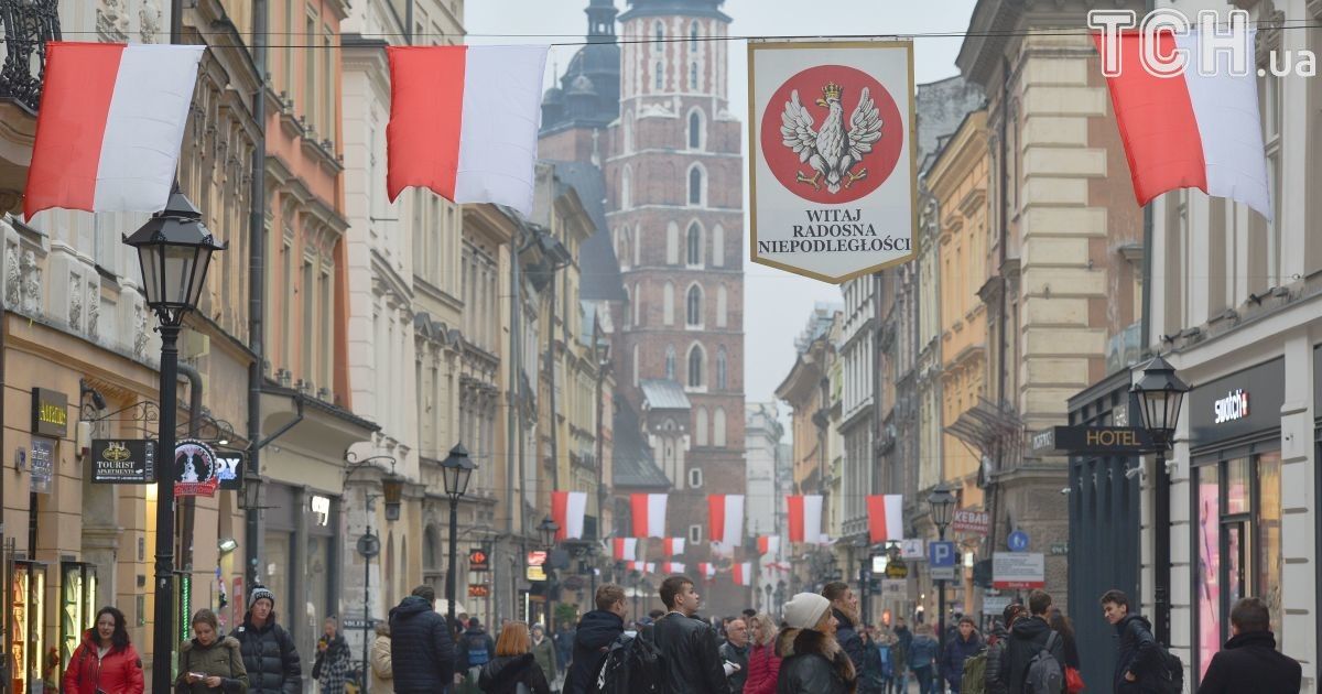Оставаться настоящими друзьями. Порошенко с Гройсманом поздравили Польшу с Днем независимости