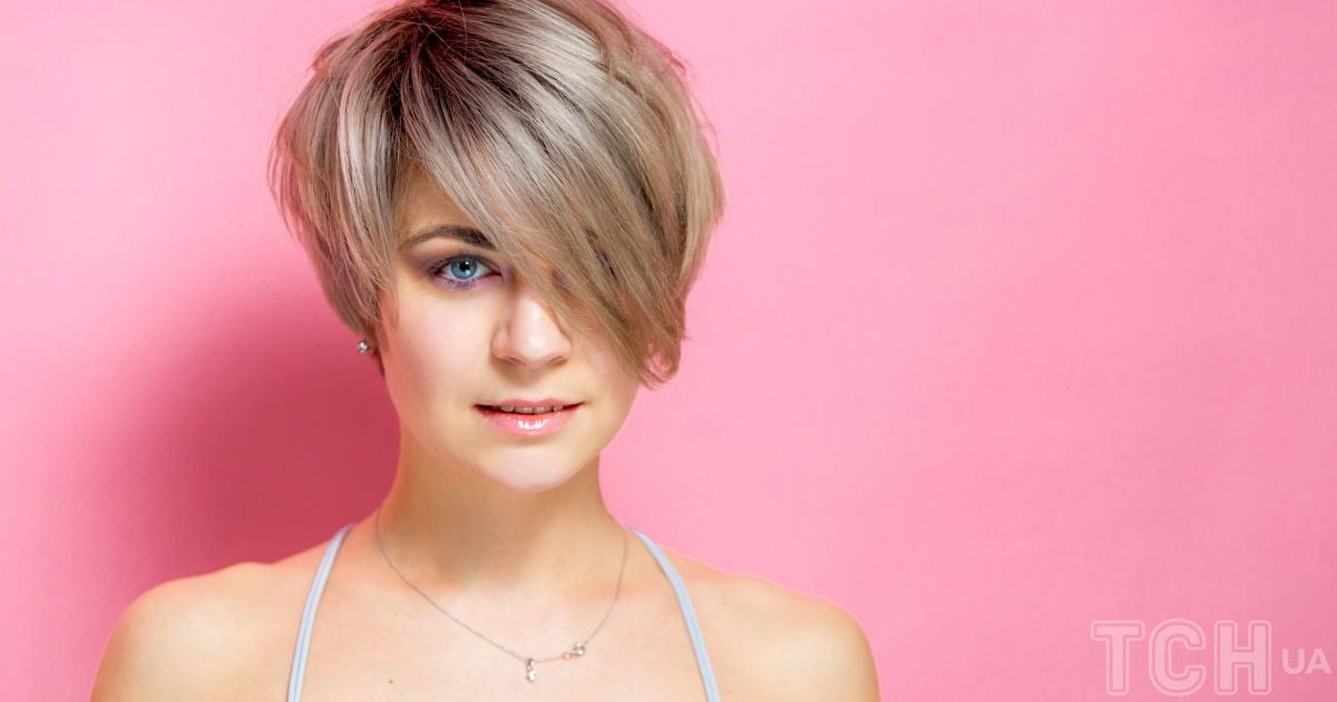 Стильная прическа на короткие волосы