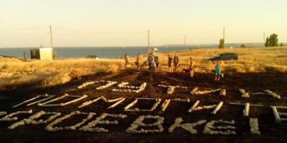 В оккупированном Крыму жители поселка написали обращение Путину за помощью из камней