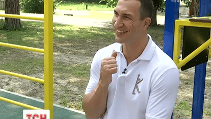 Володимир Кличко розповів про дружбу з Шварцнеггером, сварки з дружиною та причини програшу Фьюрі