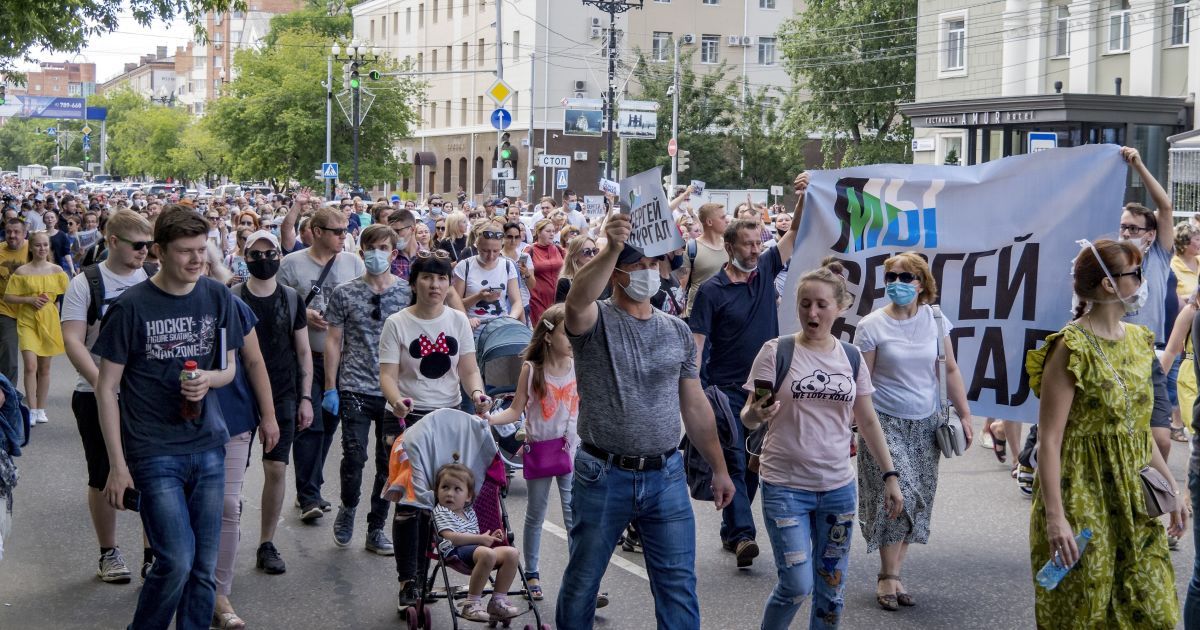 У російському Хабаровську не вщухають масові протести: чому вибухнуло місто