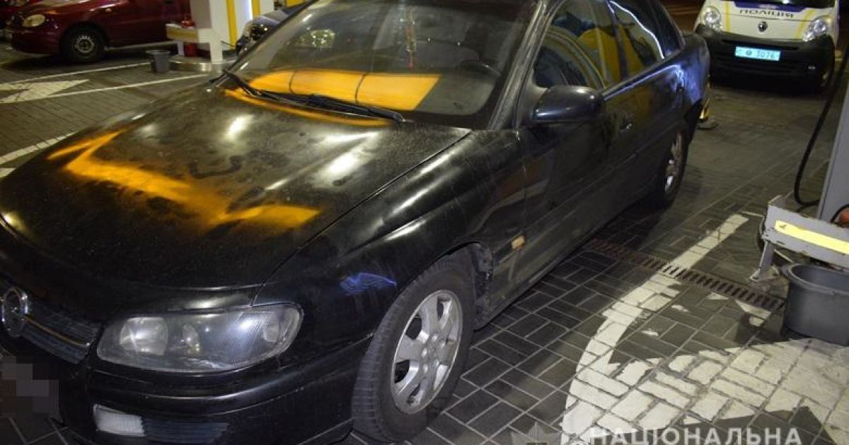 Пограбування біля метро Почайна