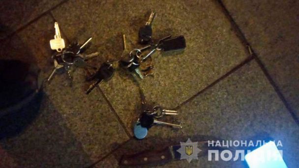 В Ужгороде мужчина случайно застал в собственной квартире грабителя: что было дальше