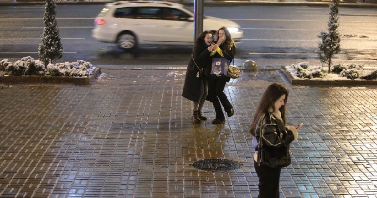 Впервые за почти полтора столетия: в Киеве ветрюган разогнался до 80 км/ч