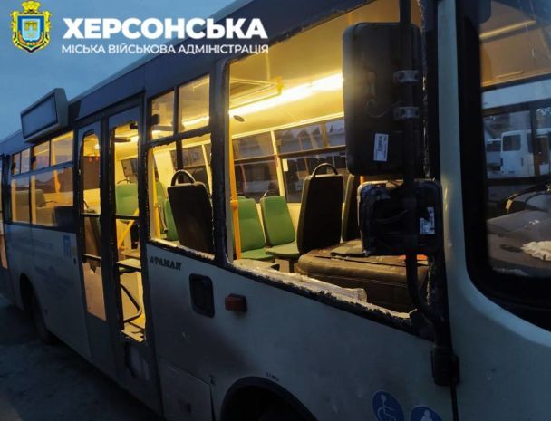 Последствия вражеской атаки по общественному транспорту в Херсоне