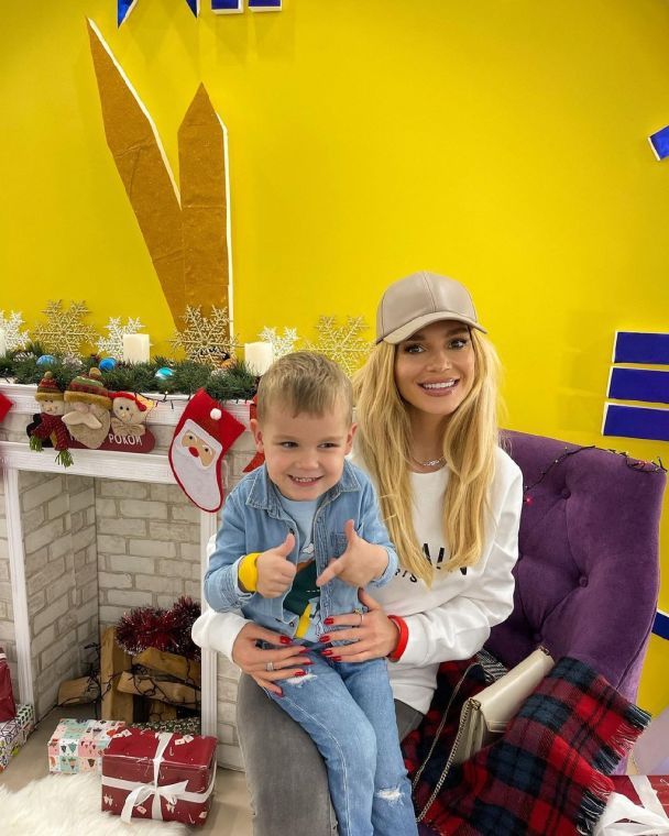 Миша Романова с сыном / © instagram.com/misharomanova