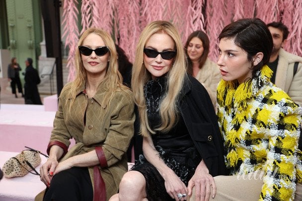 Ванесса Параді, Ніколь Кідман та Грейсі Абрамс на показі Chanel / © Getty Images