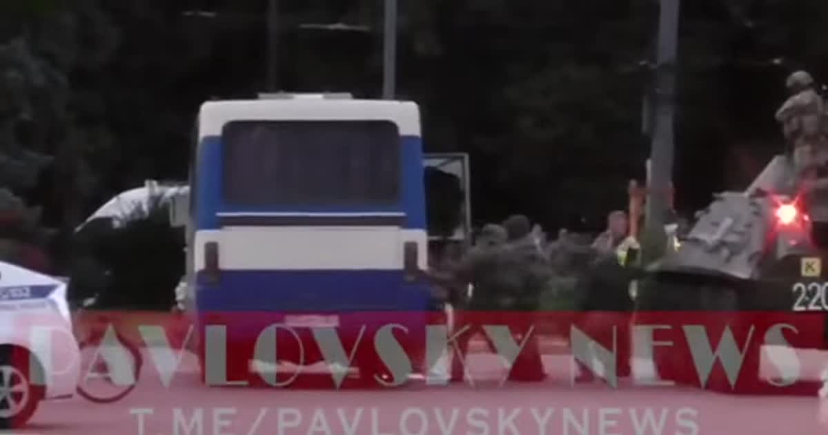 "Штурм начался, когда Кривош сдался": появилось видео задержания мужчины, который захватил автобус в Луцке