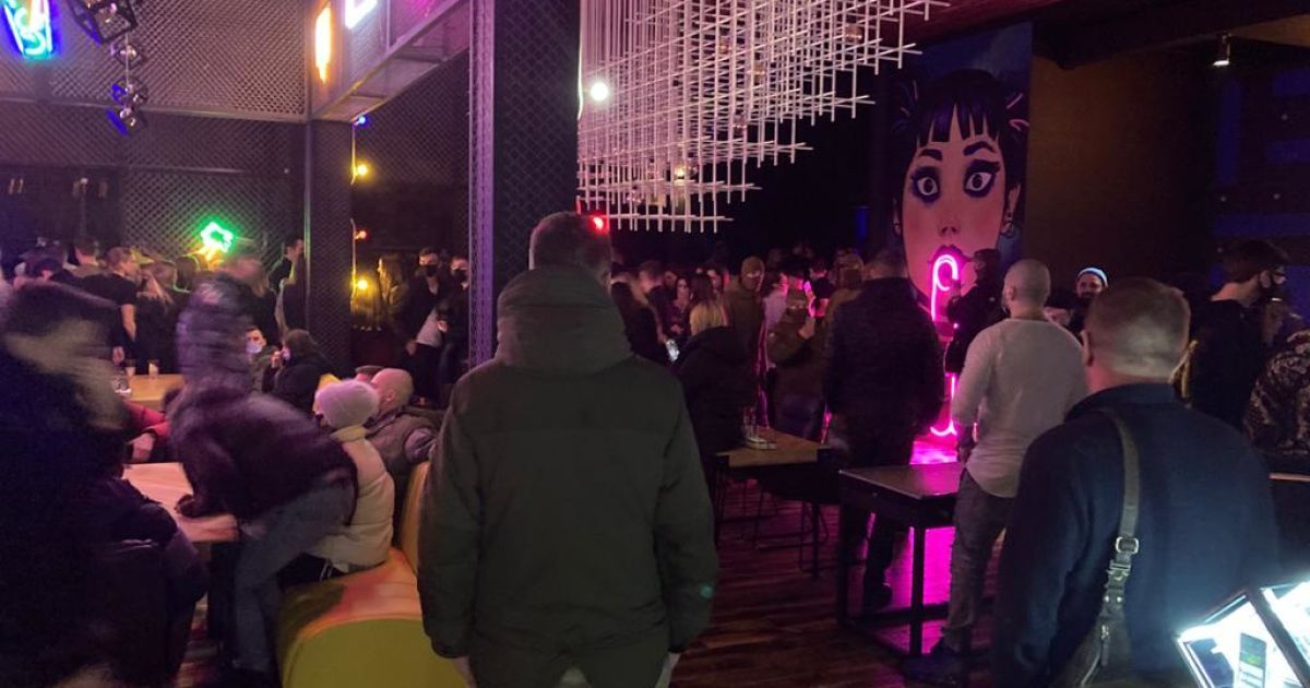 У Києві попри заборону працював заклад FIFTY. Hip-Hop & R'n'B Club