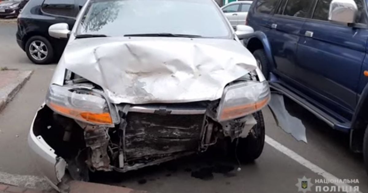 В Одесі жінка викрала у таксиста автомобіль і влаштувала ДТП - відео - новини Одеси — Укрaїнa