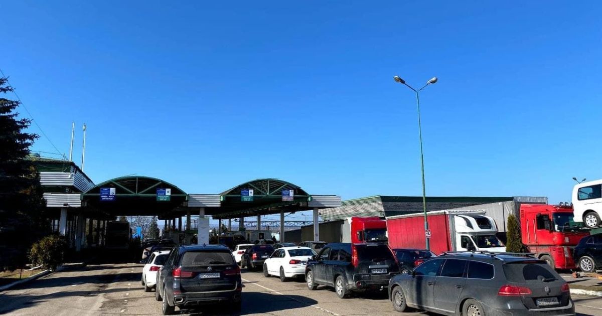 Затори на західних кордонах країни: куди краще не їхати
