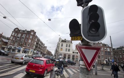 В Амстердамі розповіли, коли повністю заборонять паливні авто
