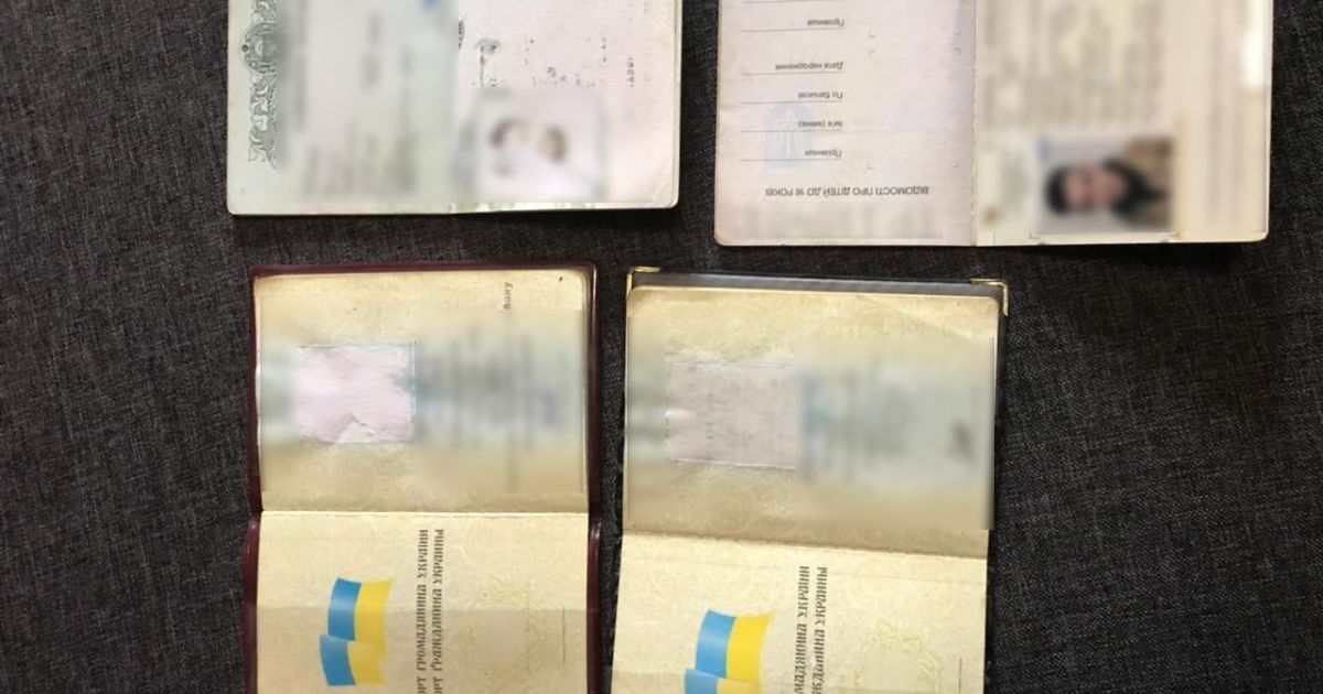 Викрито злочинне угруповання осіб, які допомагали медикам-студентам скласти іспити