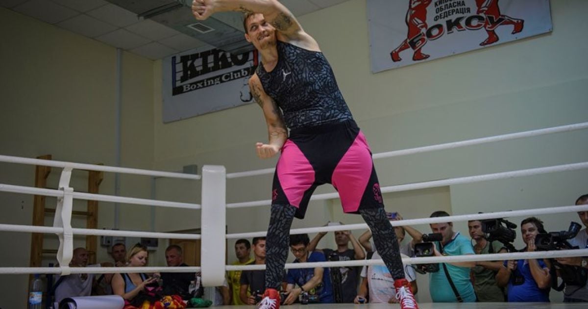 Усик готовится к бою с Мюллером