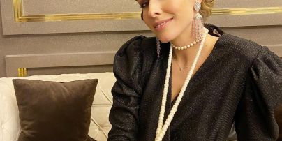 В ретро-образе и с прической "Марсельская волна": Катя Осадчая повеселилась на дне рождения друга