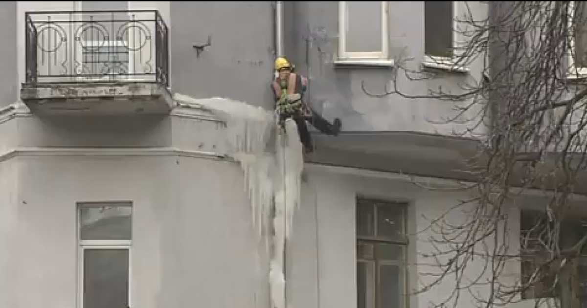 Смотрите полное видео уничтожения крупнейшей в Украине сосульки