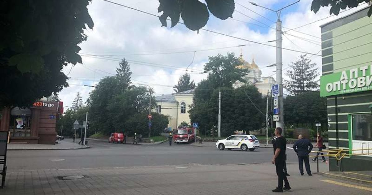 Захват автобуса в Луцке: один из заложников успел позвонить жене