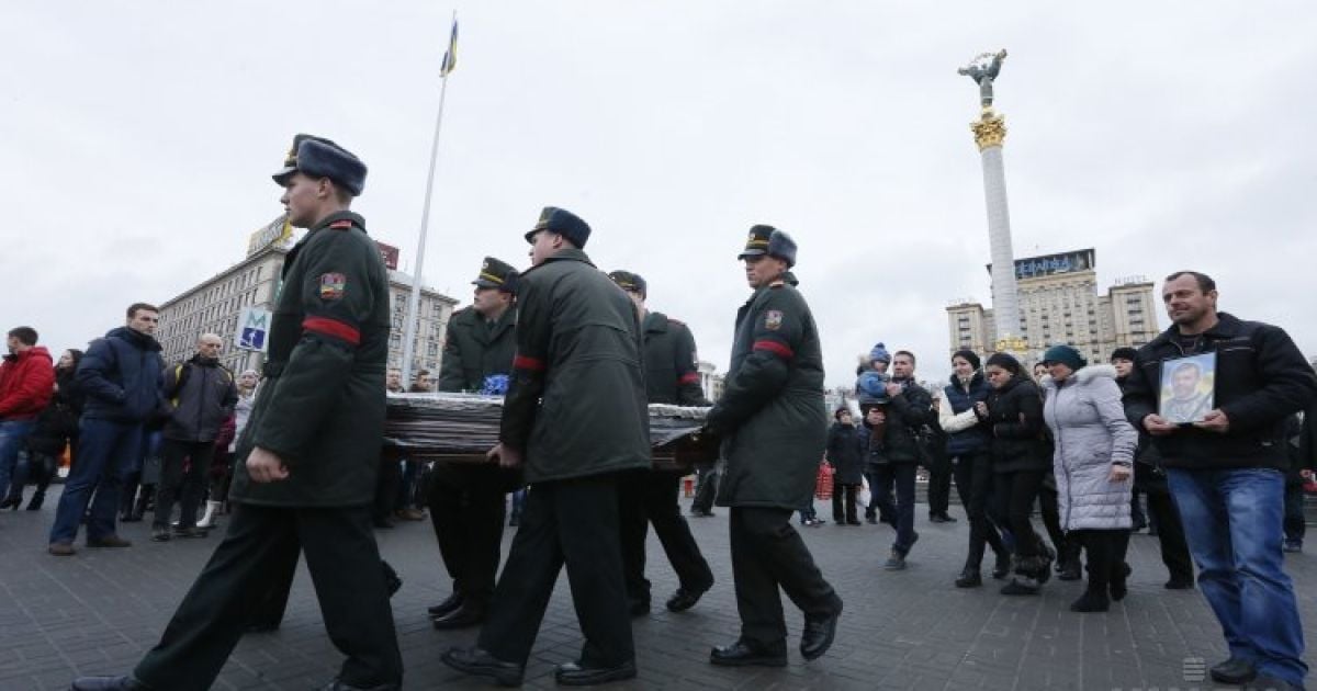 На Майдані Незалежності попрощалися з мужніми бійцями "Айдару". / © УНІАН