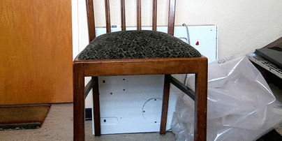 В Сочи сторож украл старые стулья, в которых было зашито 100 тысяч евро