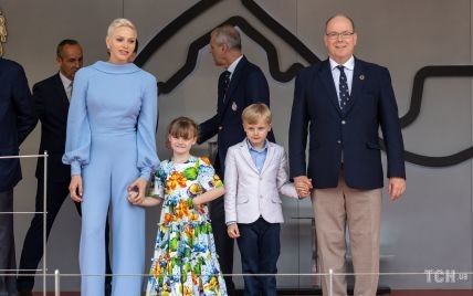Шарлин и Альбер изображают семью на публике: новый выход княжеской пары с детьми в Монте-Карло