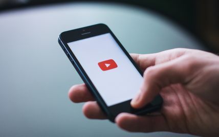 YouTube запровадив можливість дивитися контент з усього світу з автоматичним перекладом субтитрів українською