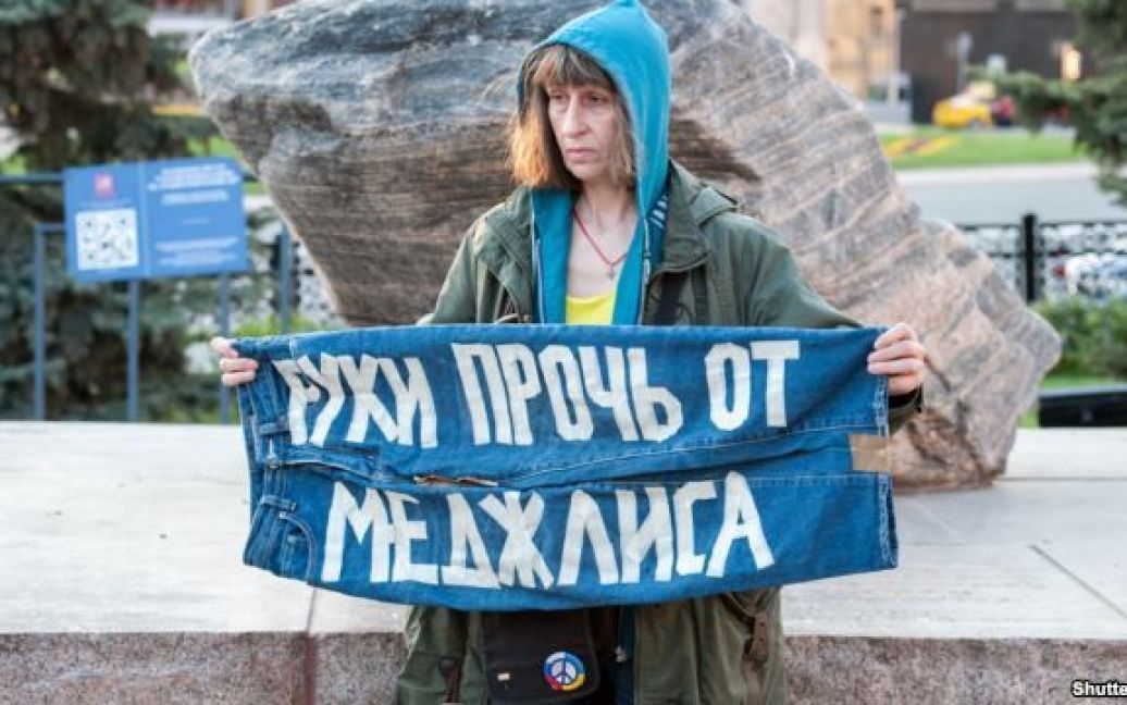 Пікет проти заборони Меджлісу в Москві. / © Крим.Реалії
