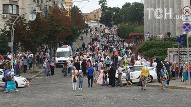 Верующие отправились на Владимирскую горку / © https://www.facebook.com/nelly.kovalska?fref=ts