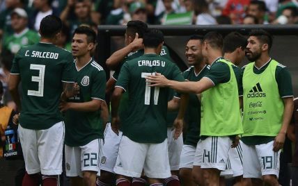 Відірвалися на повну: футболісти збірної Мексики замовили 30 повій перед ЧС-2018