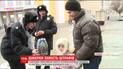 У Вінниці патрульні особливим методом заохочували пішоходів дотримуватися правил дорожнього руху