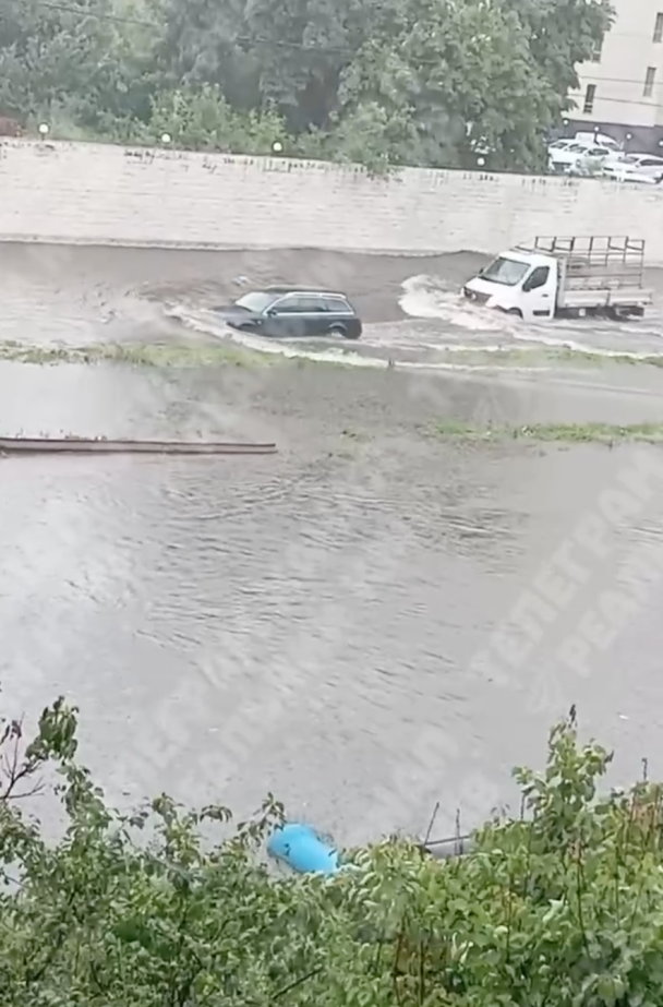 У Києві частина вулиць опинилася під водою через сильний дощ / Фото: Telegram