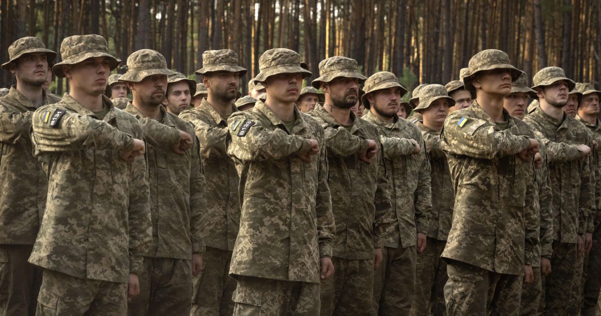 Новобранці ЗСУ на військовій базі поблизу Києва