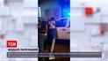 Новости Украины: в Одессе пассажиры трамвая перенесли на руках полицейскую машину