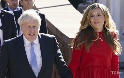 Дружину британського прем'єра Керрі Джонсон звинуватили в порушенні COVID-обмежень: фотофакт