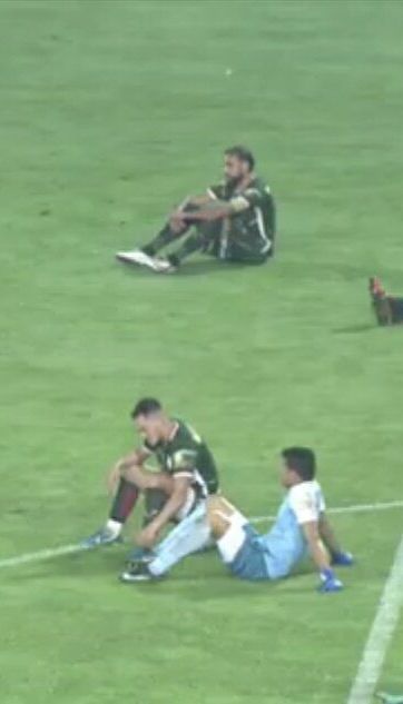 Аргентинська команда влаштувала сидячий протест під час футбольного матчу