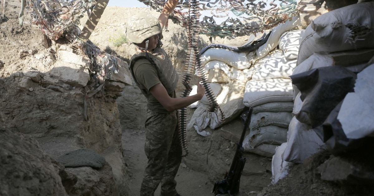 На Донбассе боевики 13 раз обстреляли позиции ООС: четверо украинских воинов получили ранения