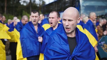 Звільнені з полону 23 травня українські захисники / © Володимир Зеленський