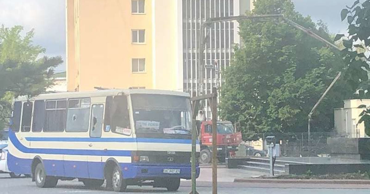 Захоплення автобуса з пасажирами у Луцьку: у СБУ повідомили, що терорист не йде на контакт