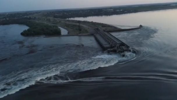 Росіяни підірвали Каховську ГЕС / Скриншот з відео Володимира Зеленського