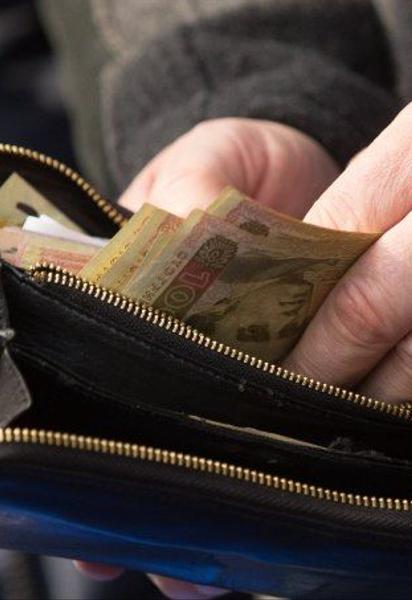 У січні середня зарплата в Україні скоротилася