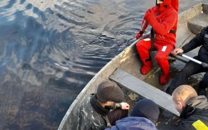 На Київщині двоє підлітків на крижині відпливли майже на пів кілометра від берега: відео