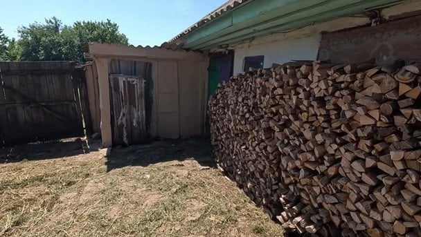 Стара хата у селі / © скриншот з відео