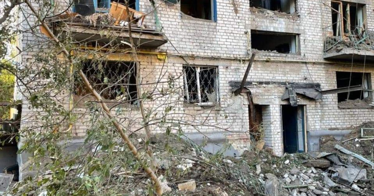 Постраждали багатоповерхівки: російські окупанти знову обстріляли Слов'янськ