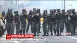В Венесуэле полиция силой и слезоточивым газом разогнала протестующих