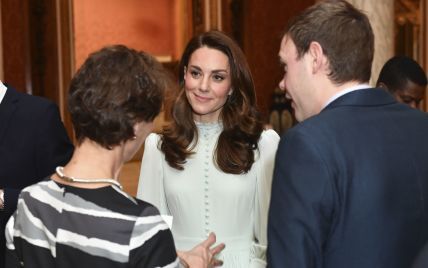 Вагітна Меган та ніжна Кейт з чоловіками відвідали урочистий прийом у Букінгемському палаці