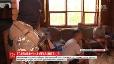 Понад сотню людей звільнили поліцейські із незаконного реабілітаційного центру у Запоріжжі