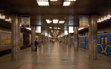 Синяя ветка метро в Киеве останавливалась из-за аварии