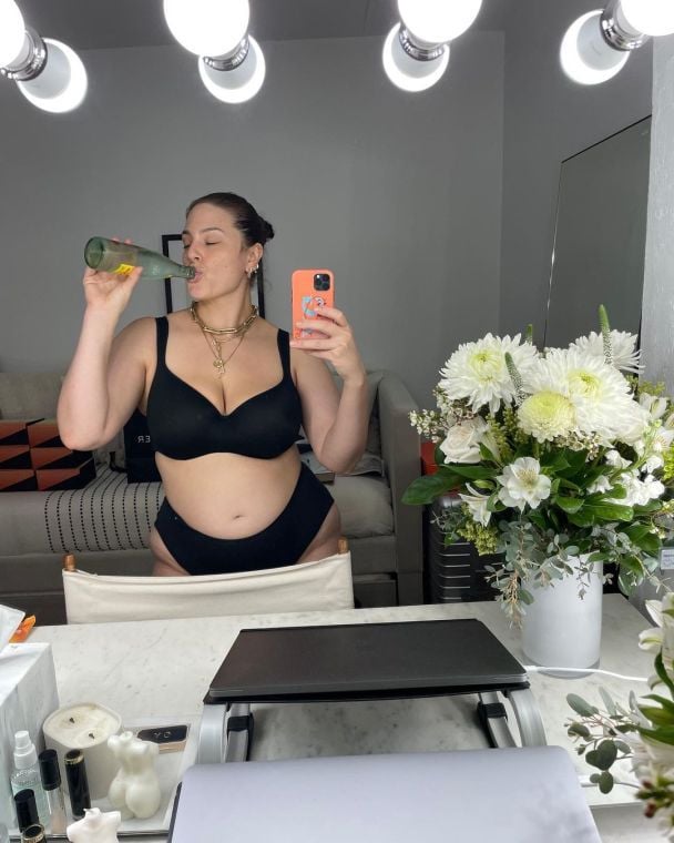  / © instagram.com/ashleygraham