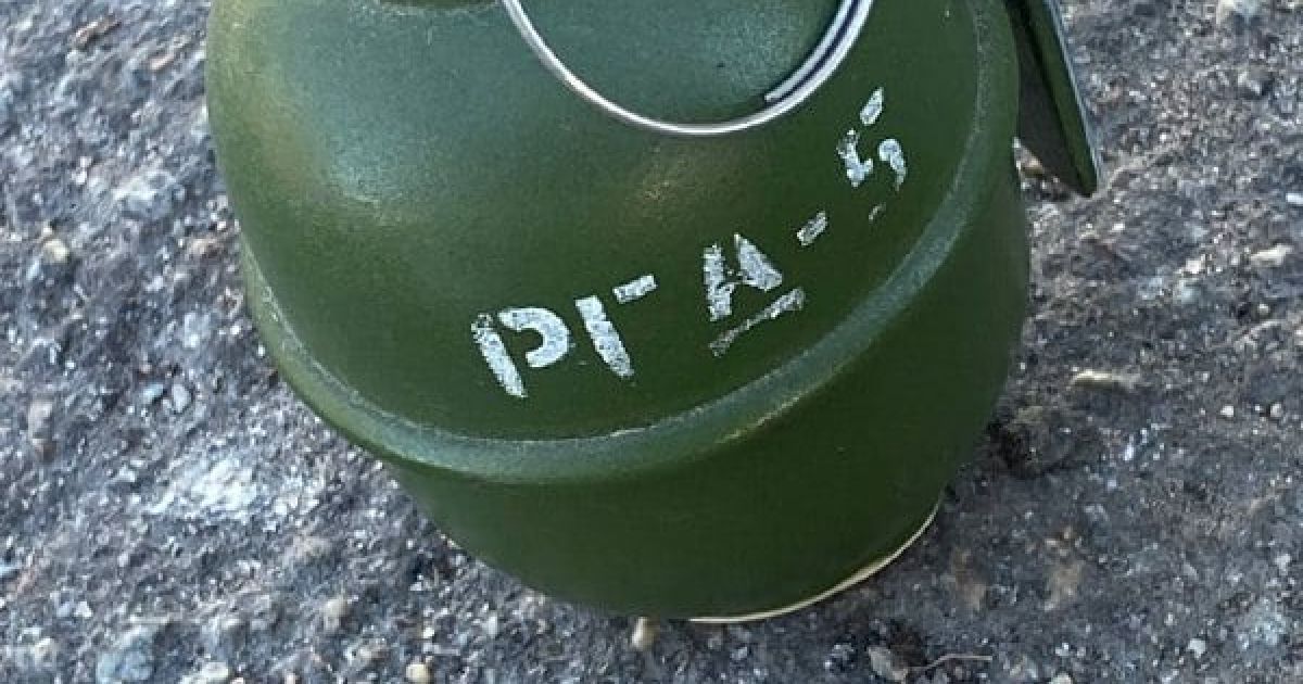 У Миронівці під Києвом чоловік з муляжами гранат винайшов новий спосіб залицяння