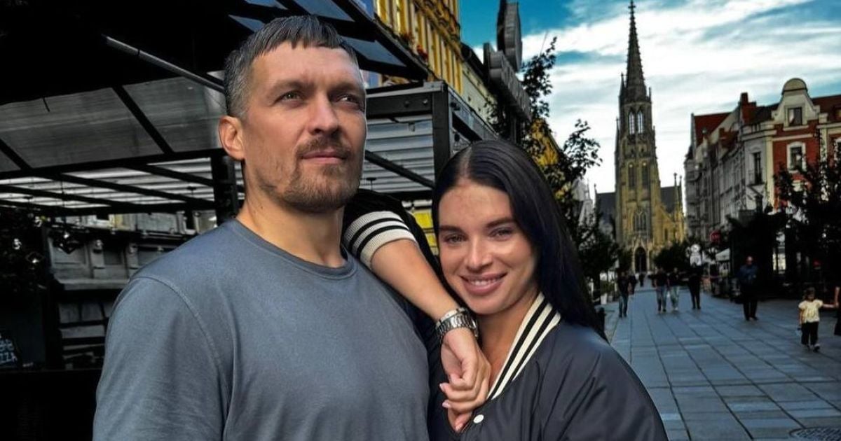 Александр Усик с женой